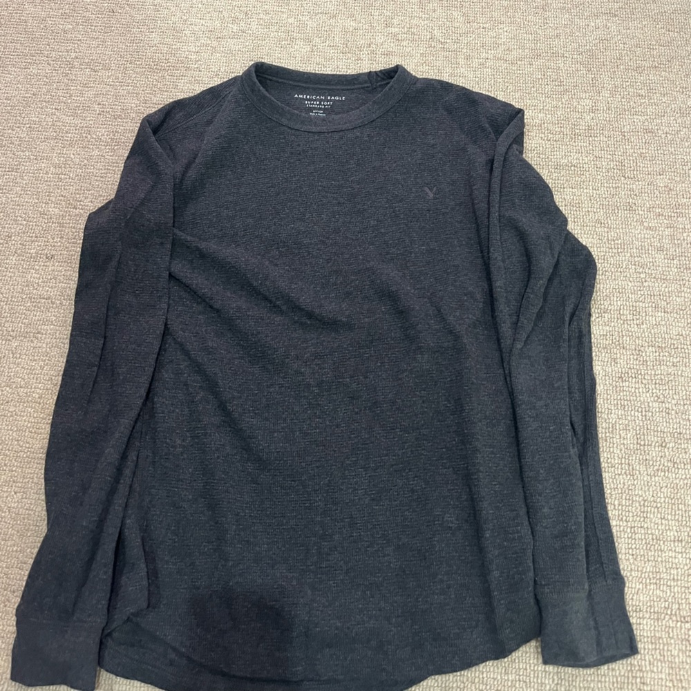 Men’s long sleeve t-shirt.